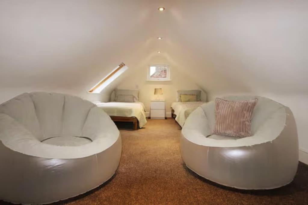Holiday home Cloisters *
